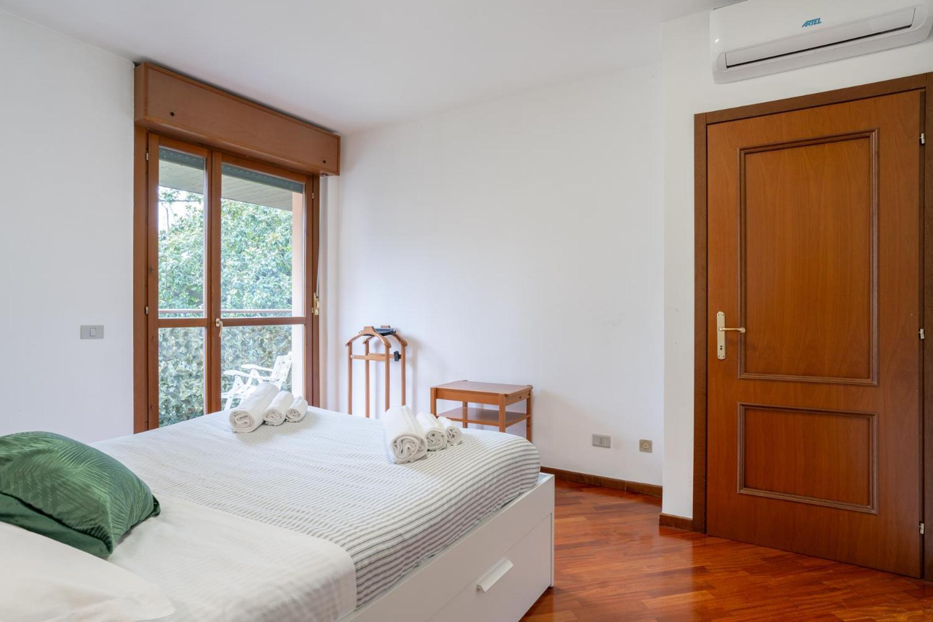 Spacious Bright Apartment Near City Center And Como Lake With Air Conditioning Lecco Exterior foto