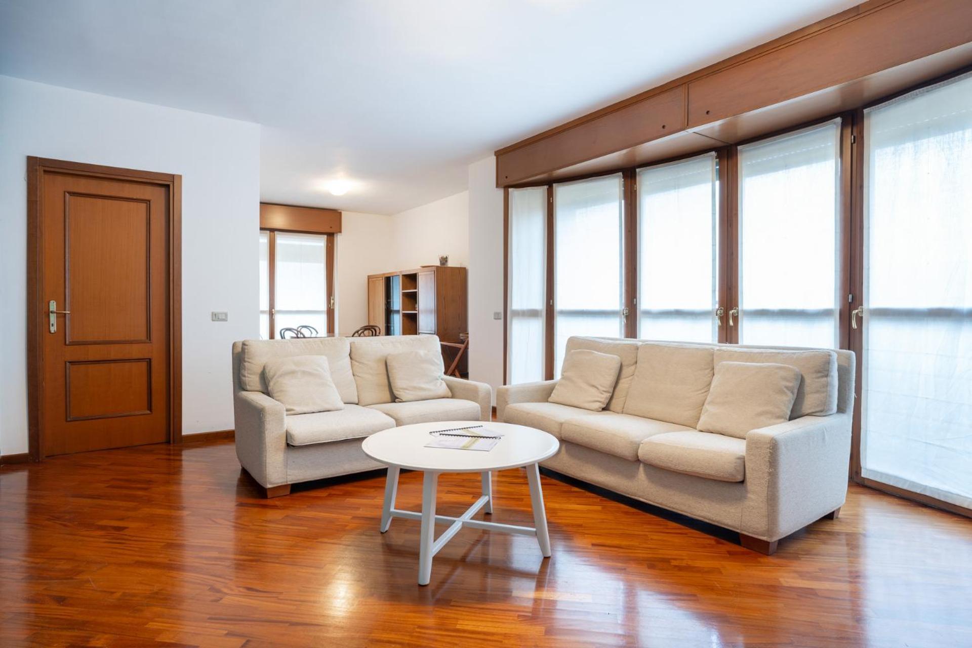 Spacious Bright Apartment Near City Center And Como Lake With Air Conditioning Lecco Exterior foto